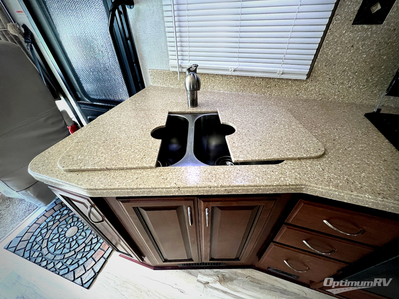 2012 Fleetwood Bounder 35K Photo 9
