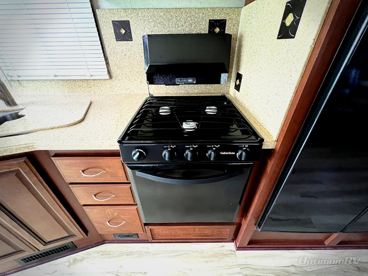 2012 Fleetwood Bounder 35K Photo 10