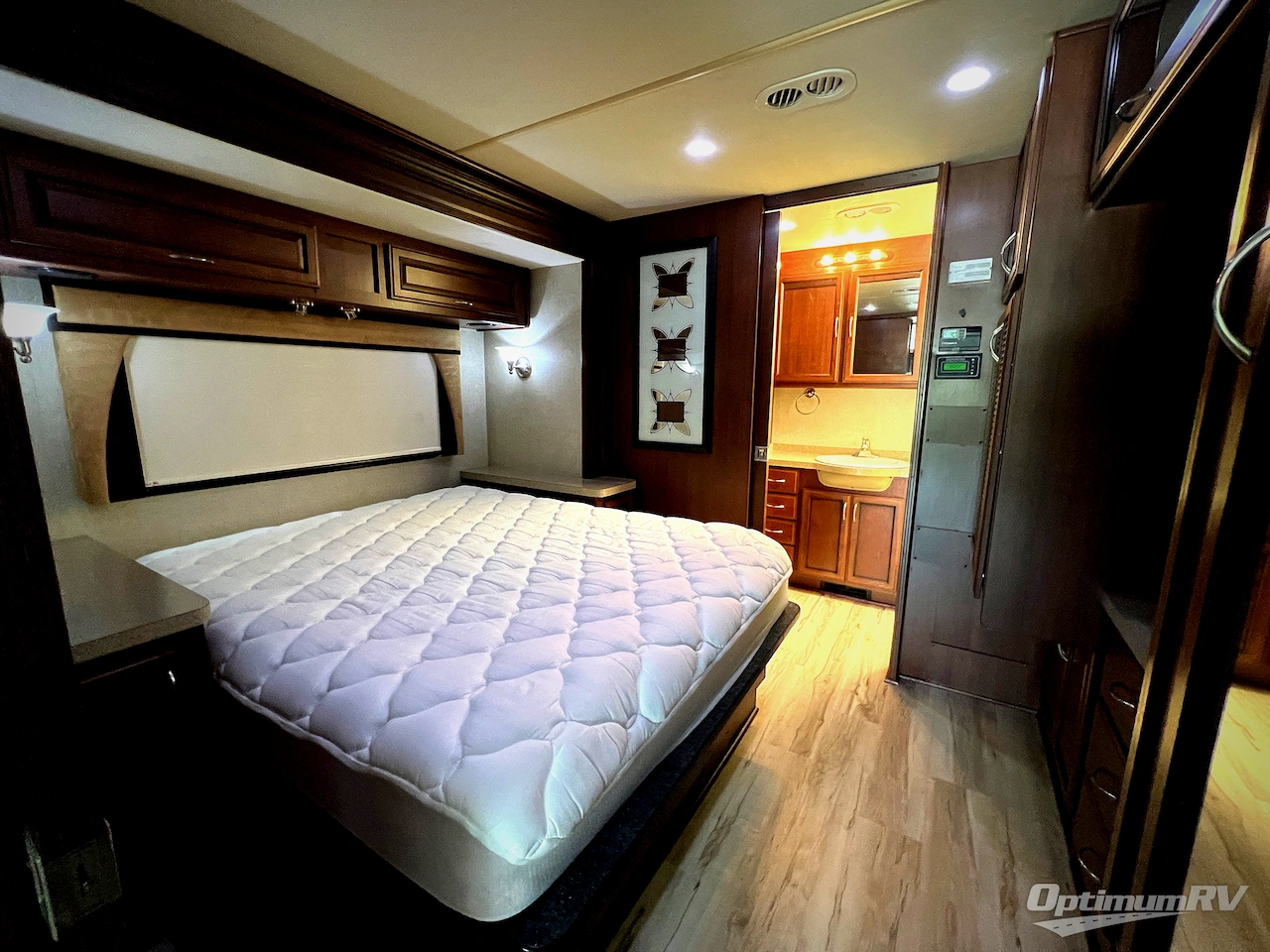 2012 Fleetwood Bounder 35K Photo 19