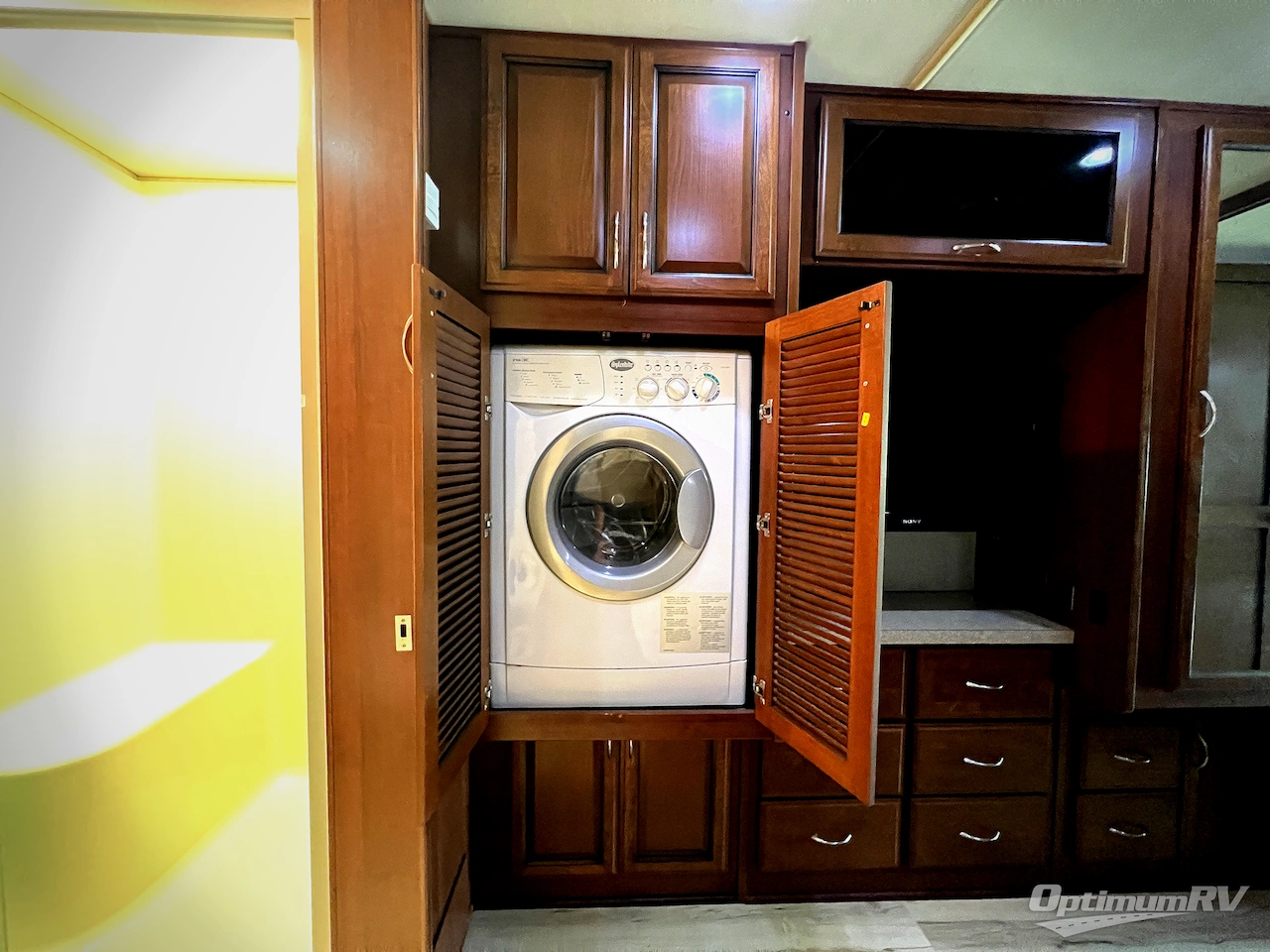 2012 Fleetwood Bounder 35K Photo 21