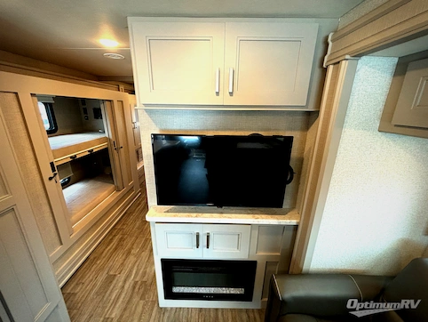 2022 Thor Miramar 37.1 RV Photo 2