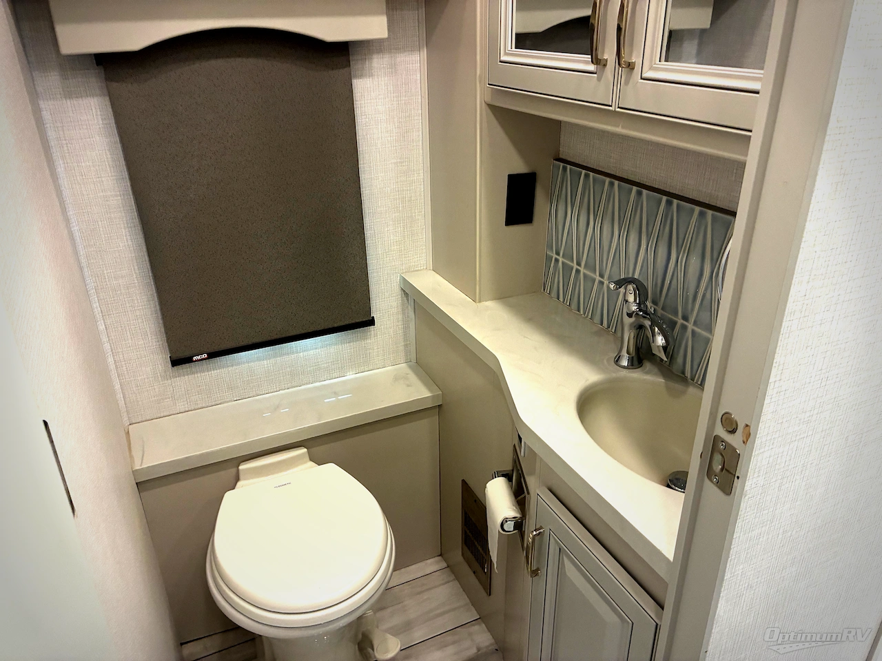2024 Fleetwood Discovery 38W Photo 20