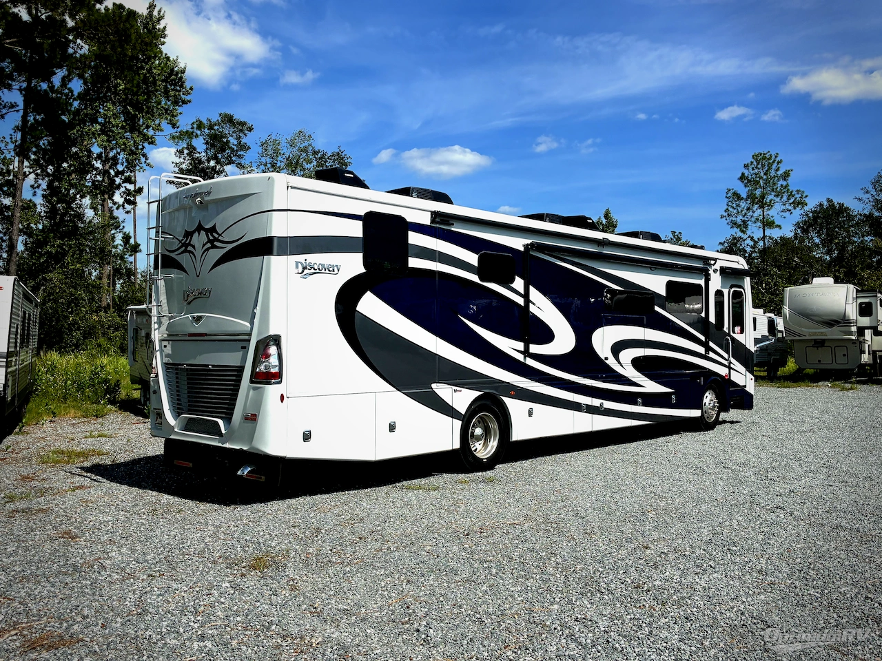 2024 Fleetwood Discovery 38W Photo 2