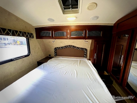 2015 Forest River Flagstaff Classic Super Lite 8528IKWS RV Photo 4