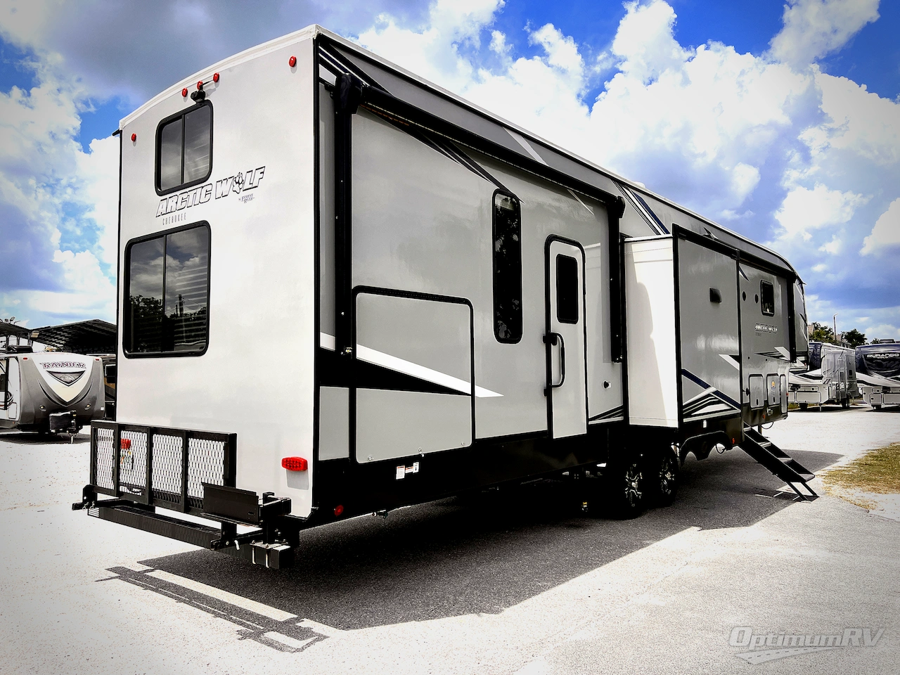 2022 Forest River Cherokee Arctic Wolf Suite 3770 Photo 3