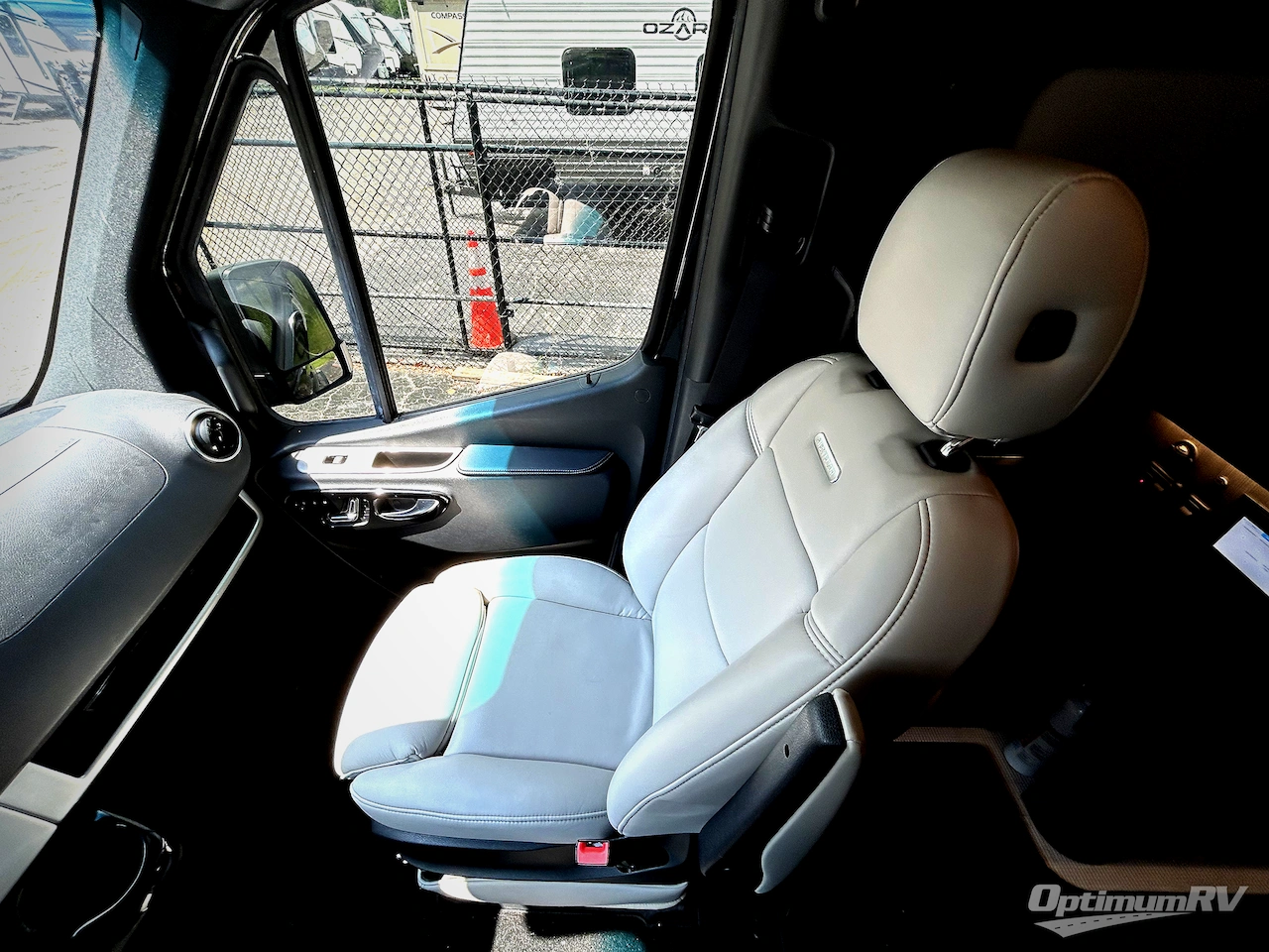 2022 Airstream Interstate Nineteen Std. Model Photo 9