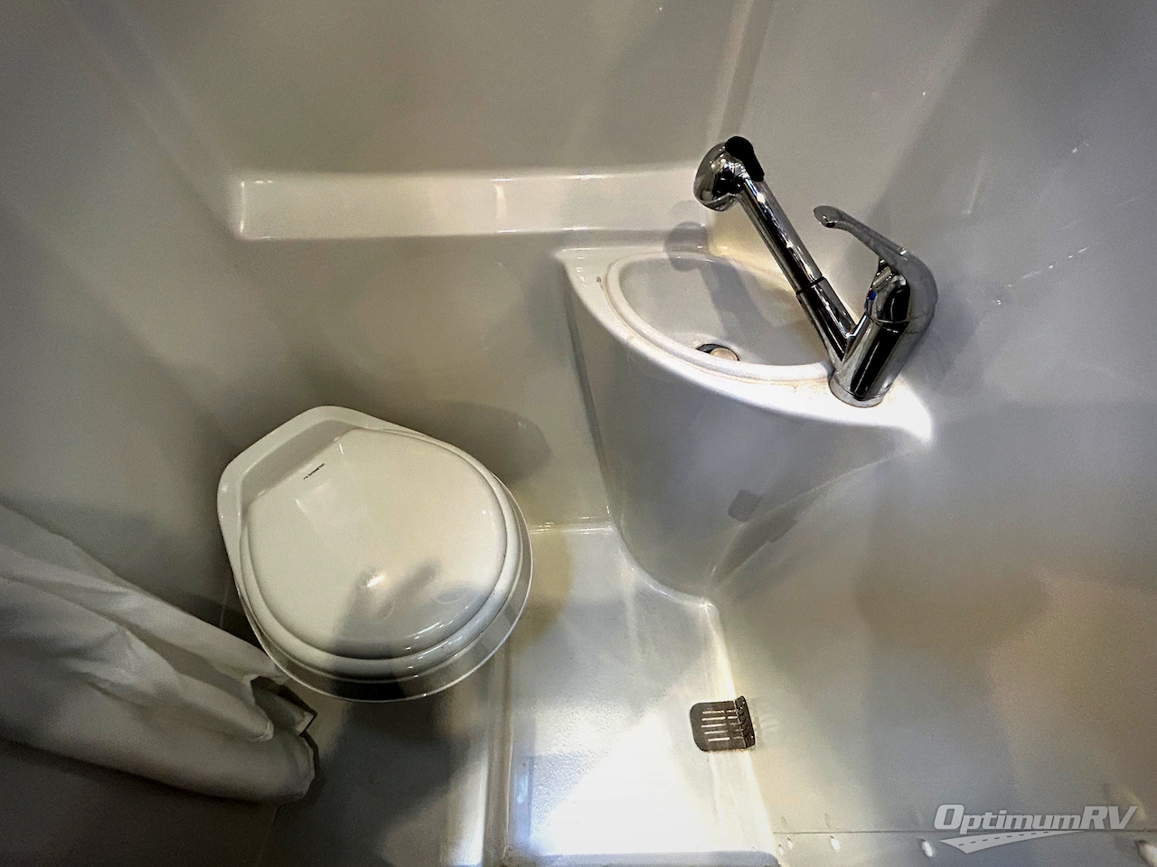 2022 Airstream Interstate Nineteen Std. Model Photo 13