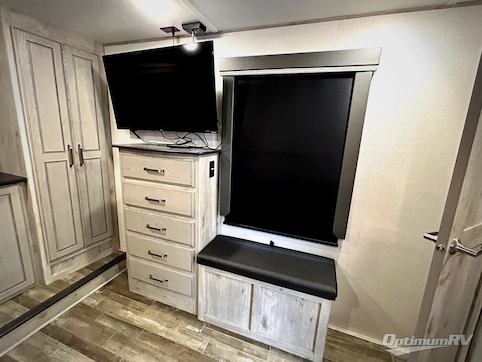 2022 Keystone Avalanche 312RS RV Photo 3