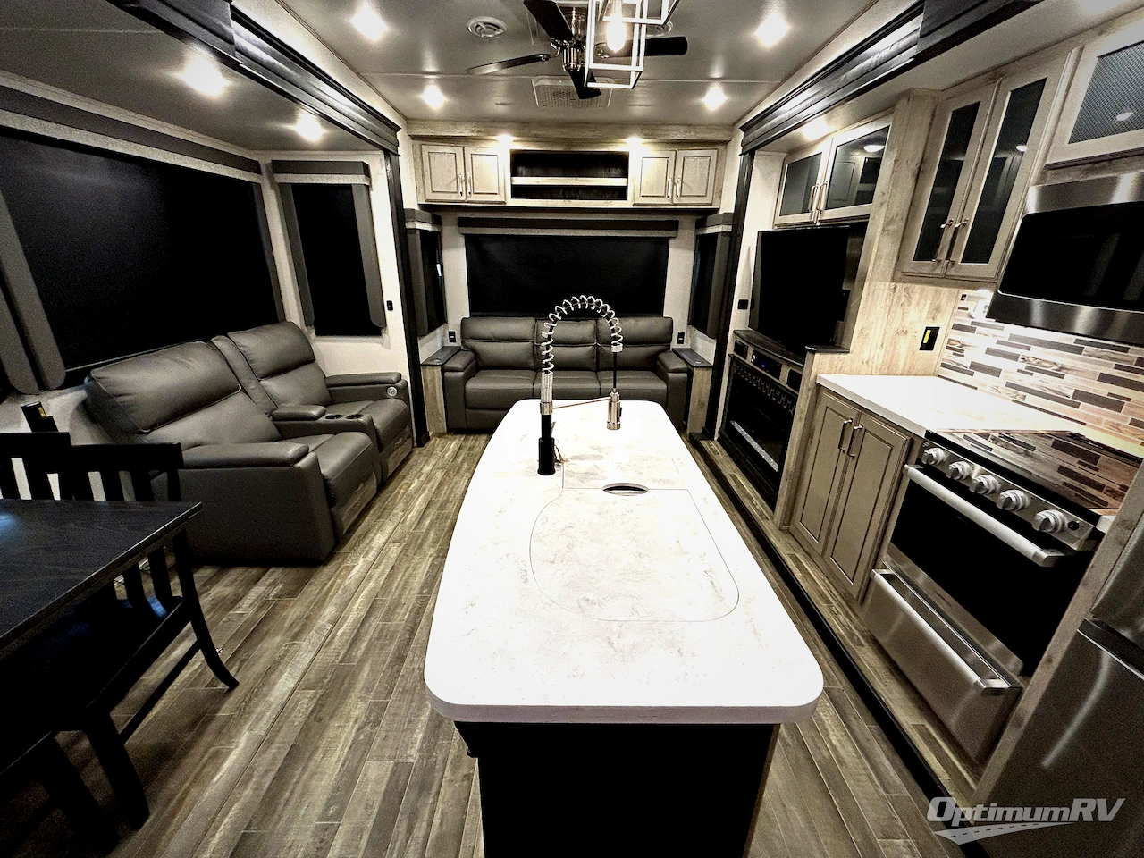 2022 Keystone Avalanche 312RS Photo 4