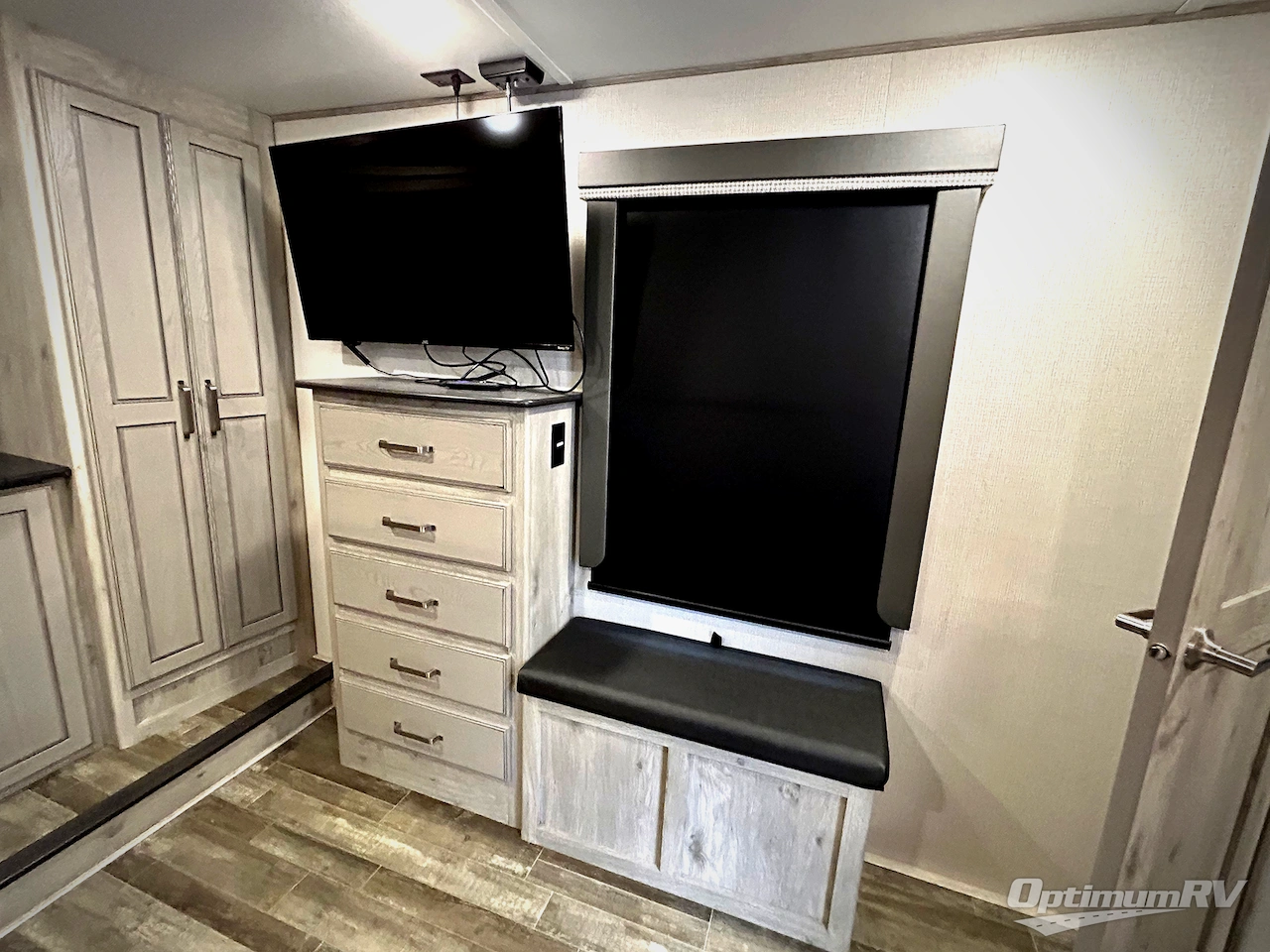 2022 Keystone Avalanche 312RS Photo 11