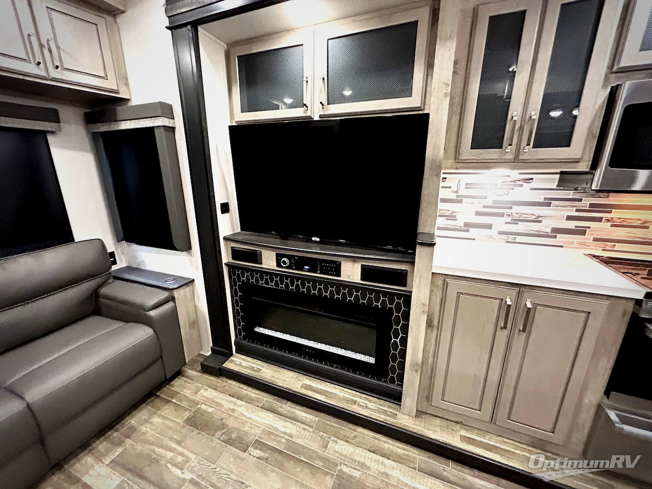 2022 Keystone Avalanche 312RS Photo 19