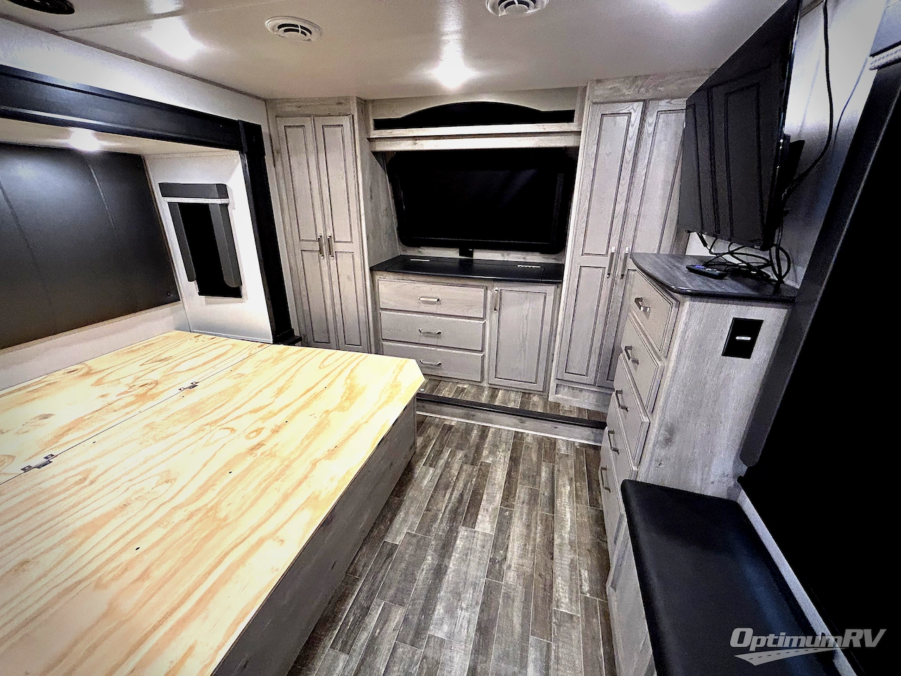 2022 Keystone Avalanche 312RS Photo 8