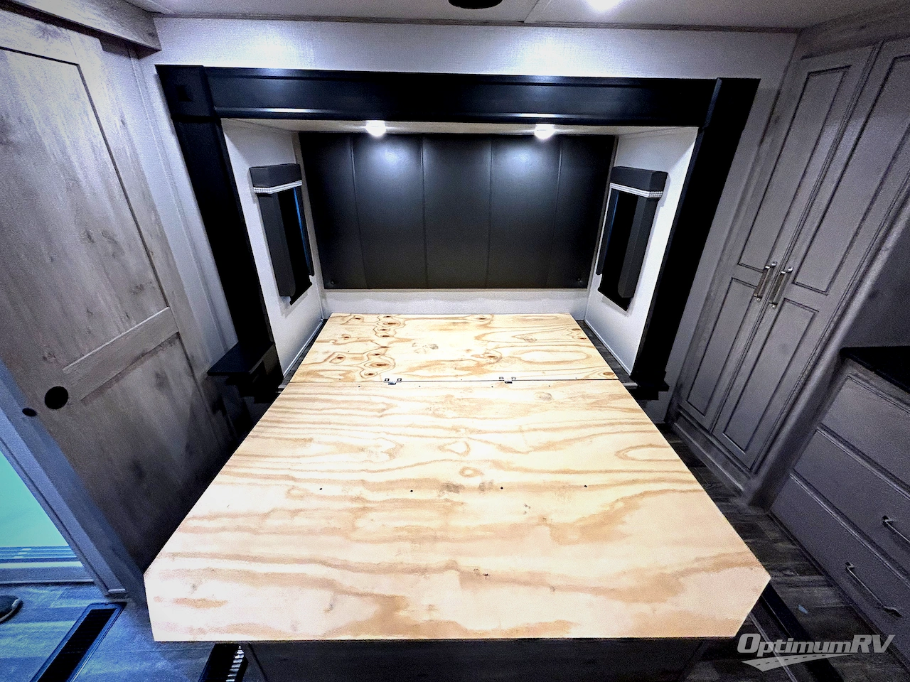 2022 Keystone Avalanche 312RS Photo 9