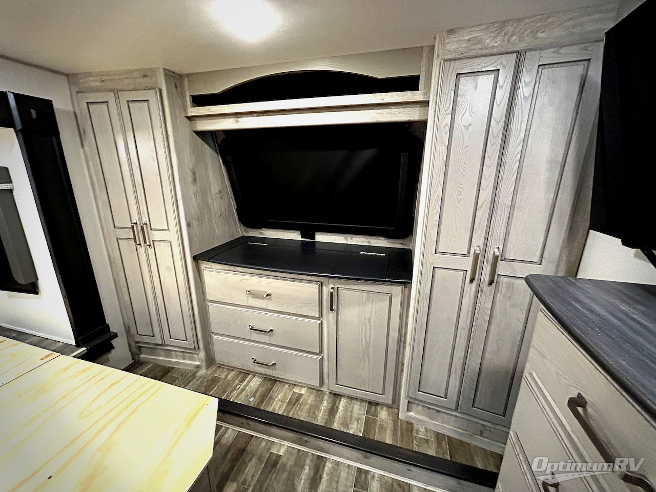 2022 Keystone Avalanche 312RS Photo 10