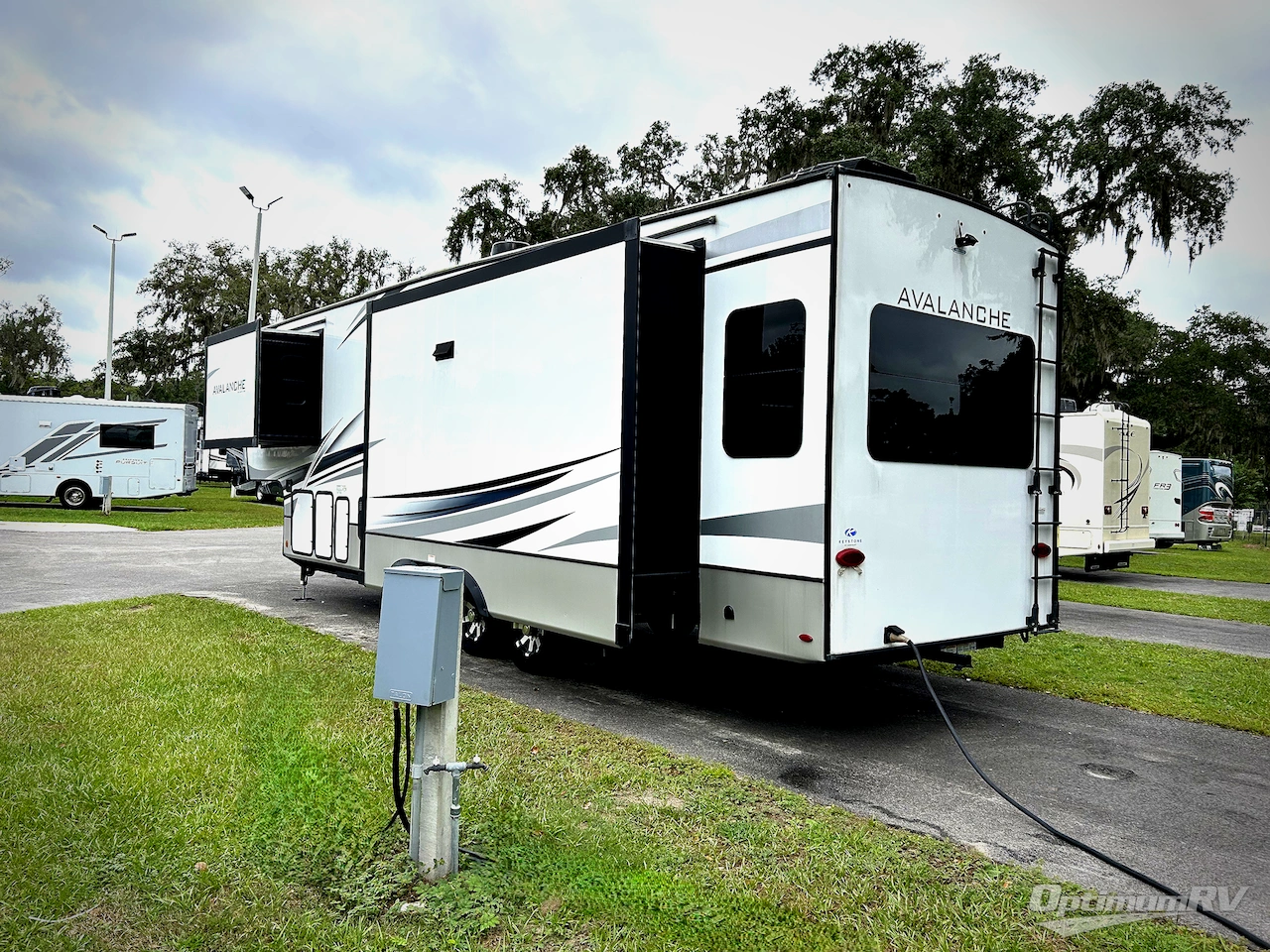 2022 Keystone Avalanche 312RS Photo 3