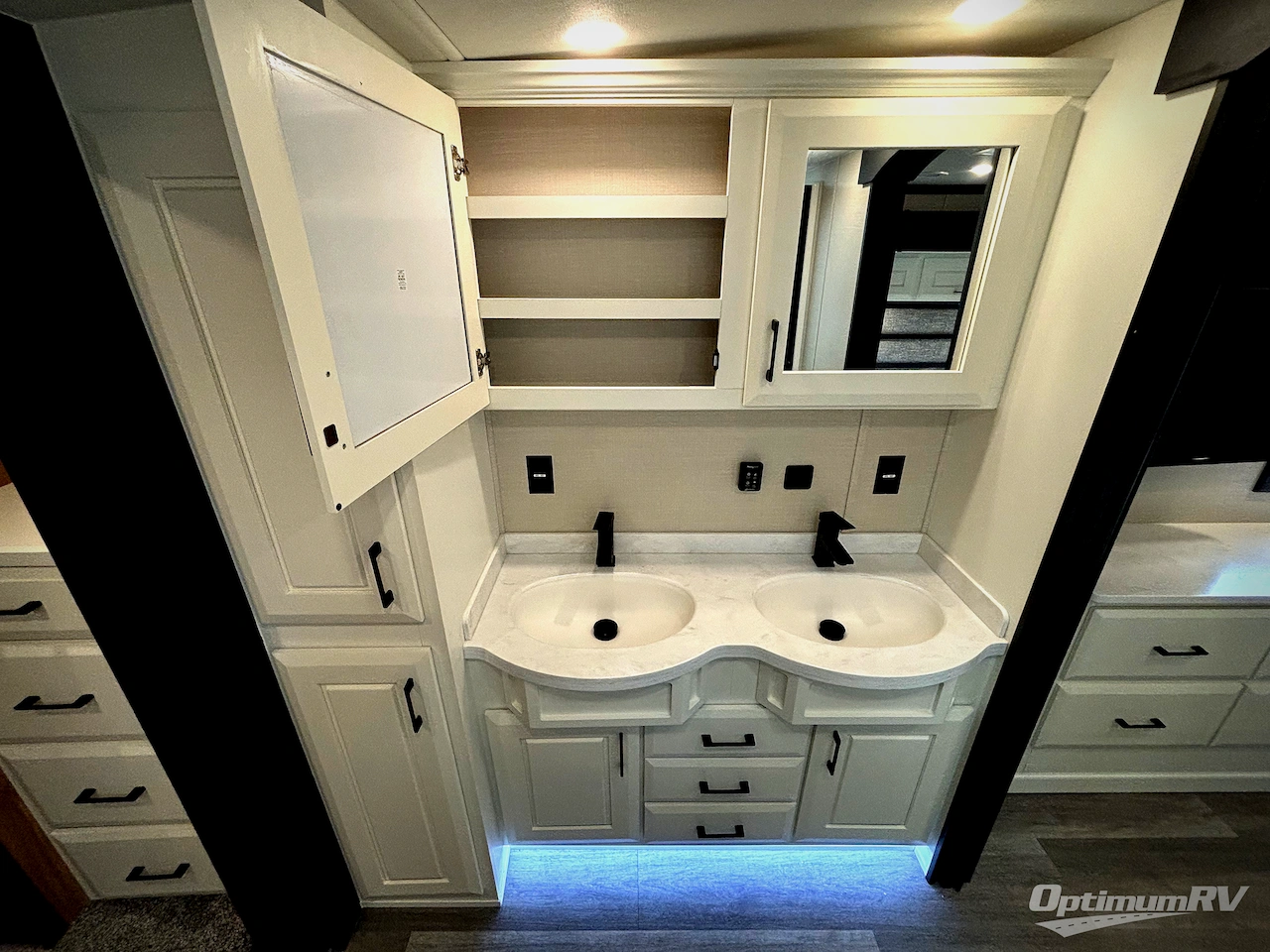 2023 DRV Luxury Suites Mobile Suites MS Houston Photo 14