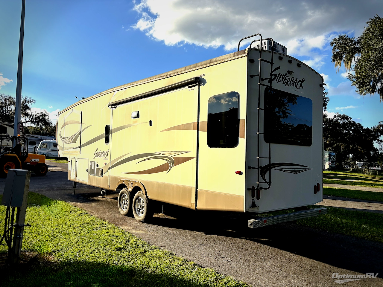 2015 Forest River Cedar Creek Silverback 33IK Photo 3