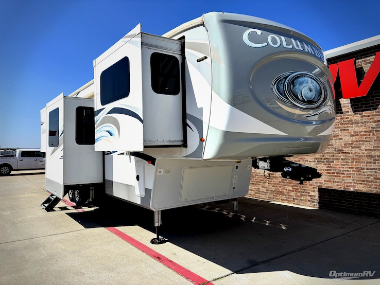 2021 Palomino Columbus 389FLC RV Photo 1