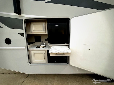 2023 Fleetwood Flair 29M RV Photo 4