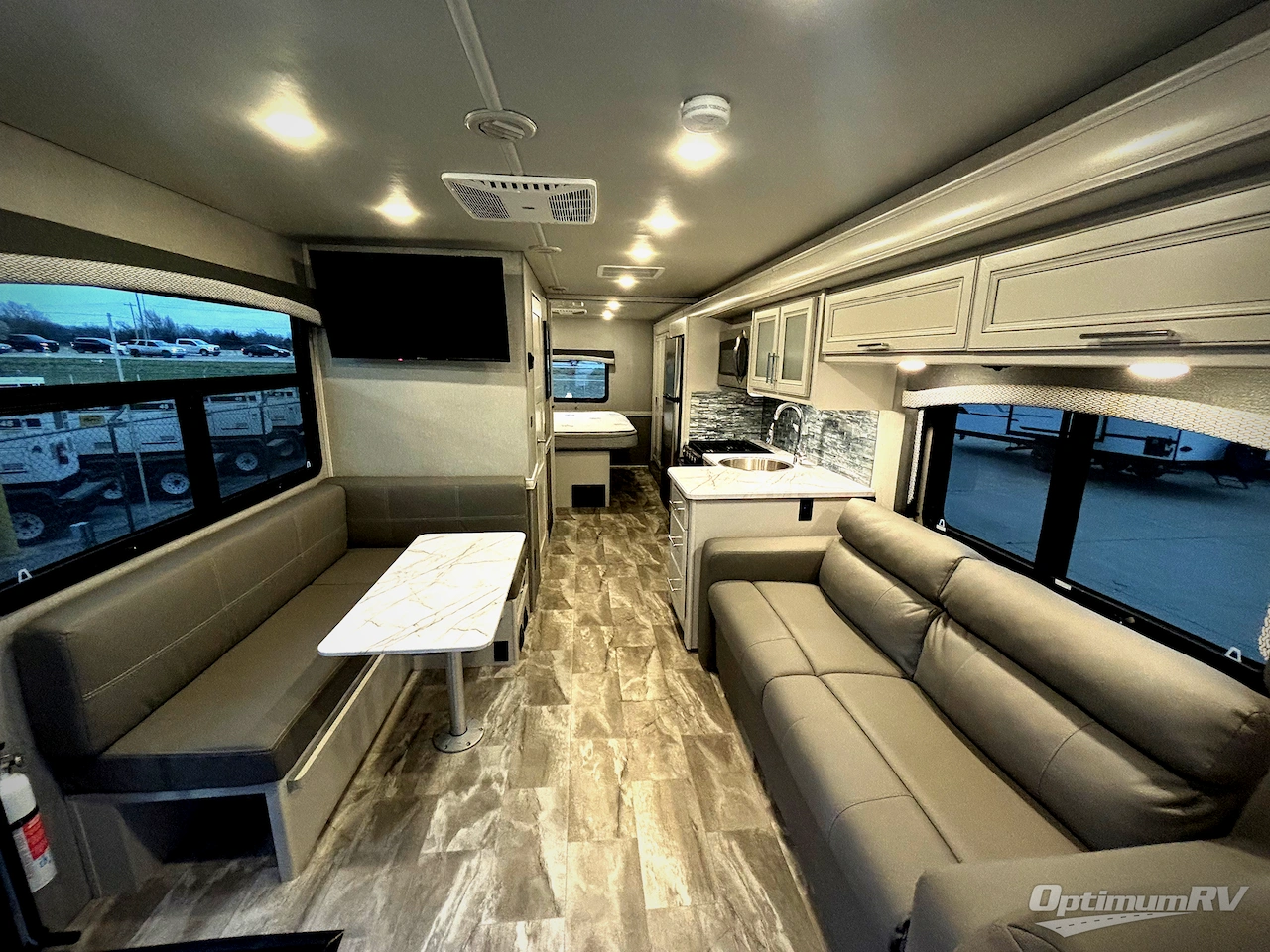 2023 Fleetwood Flair 29M Photo 4