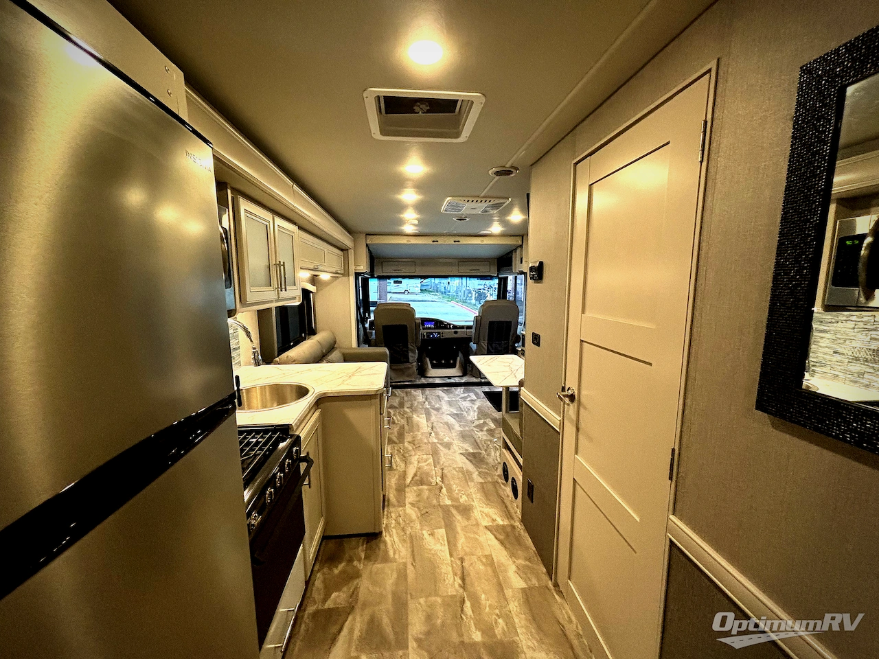 2023 Fleetwood Flair 29M Photo 5