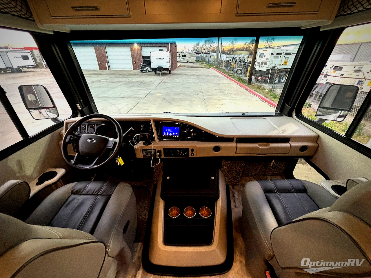 2023 Fleetwood Flair 29M Photo 17