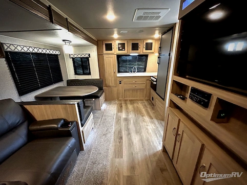 2021 Coachmen Freedom Express Ultra Lite 259FKDS RV Photo 2