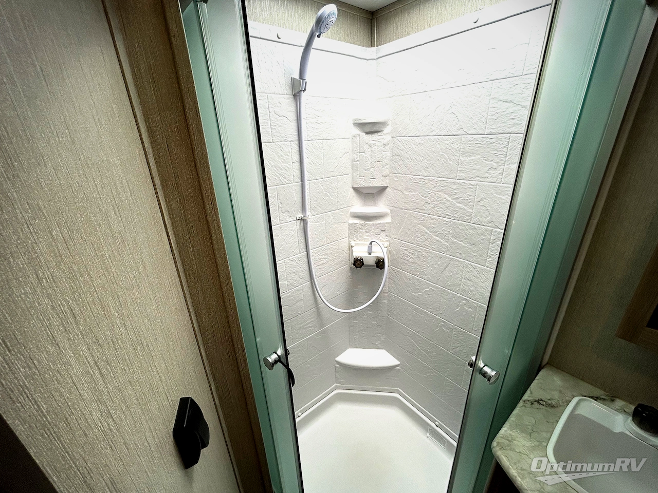 2021 Coachmen Freedom Express Ultra Lite 259FKDS Photo 12
