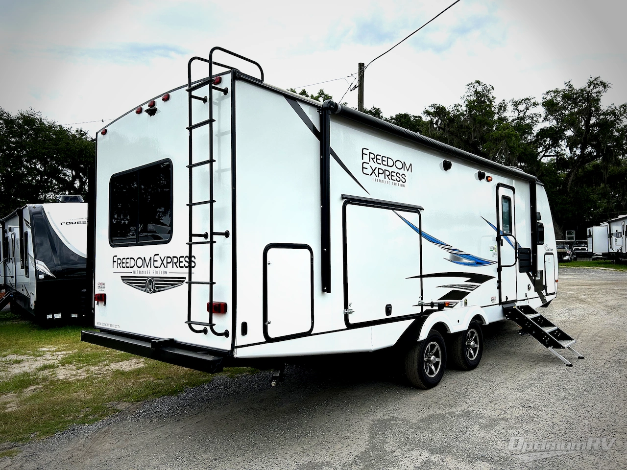 2021 Coachmen Freedom Express Ultra Lite 259FKDS Photo 2