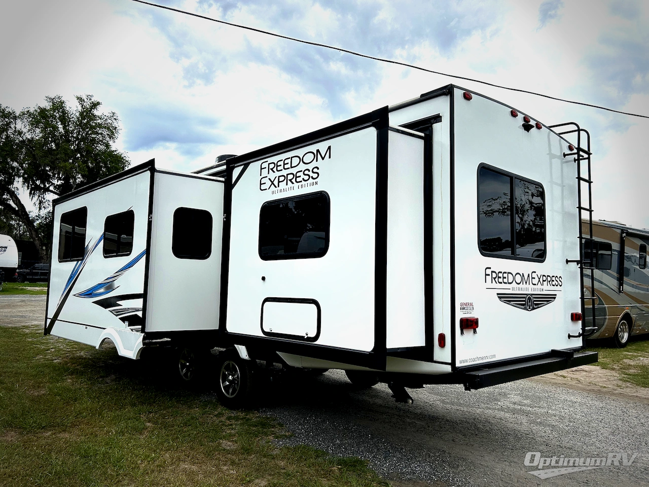 2021 Coachmen Freedom Express Ultra Lite 259FKDS Photo 3
