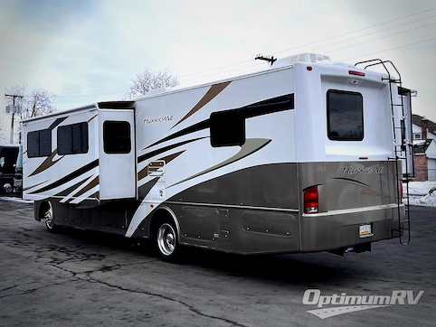 2011 Thor Hurricane 30Q RV Photo 3