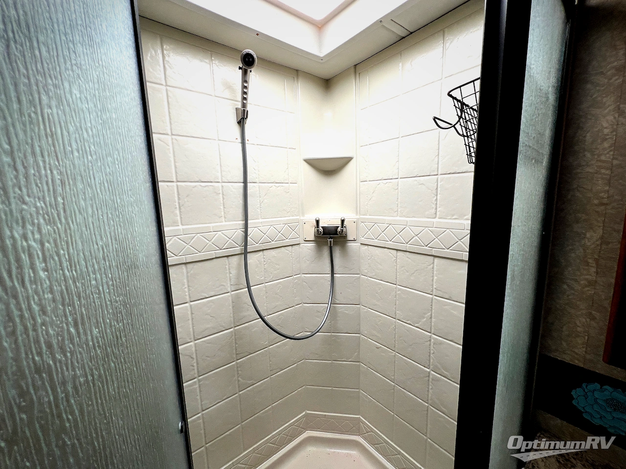 2011 Thor Hurricane 30Q Photo 10