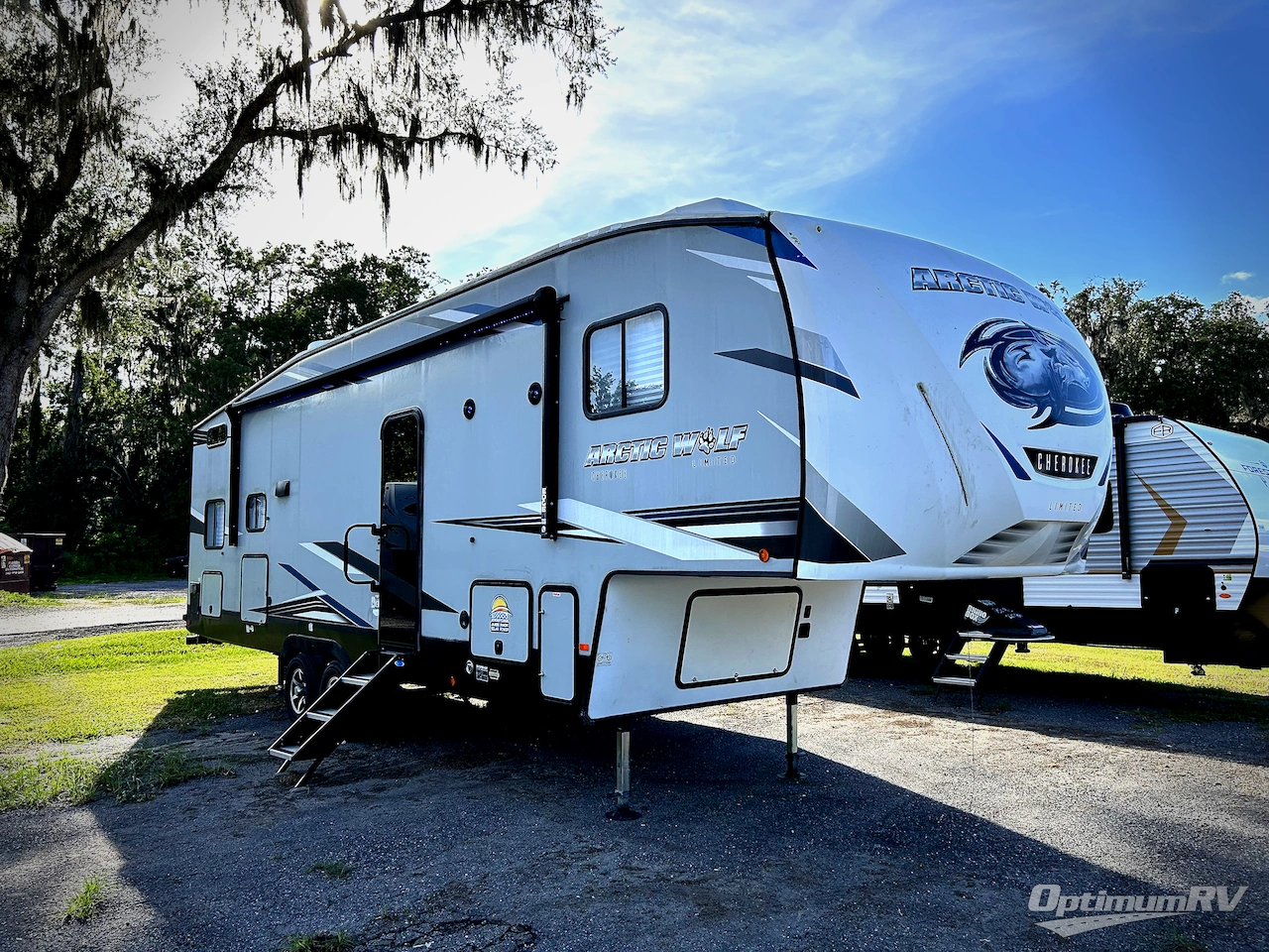 2022 Forest River Cherokee Arctic Wolf 287BH Photo 1