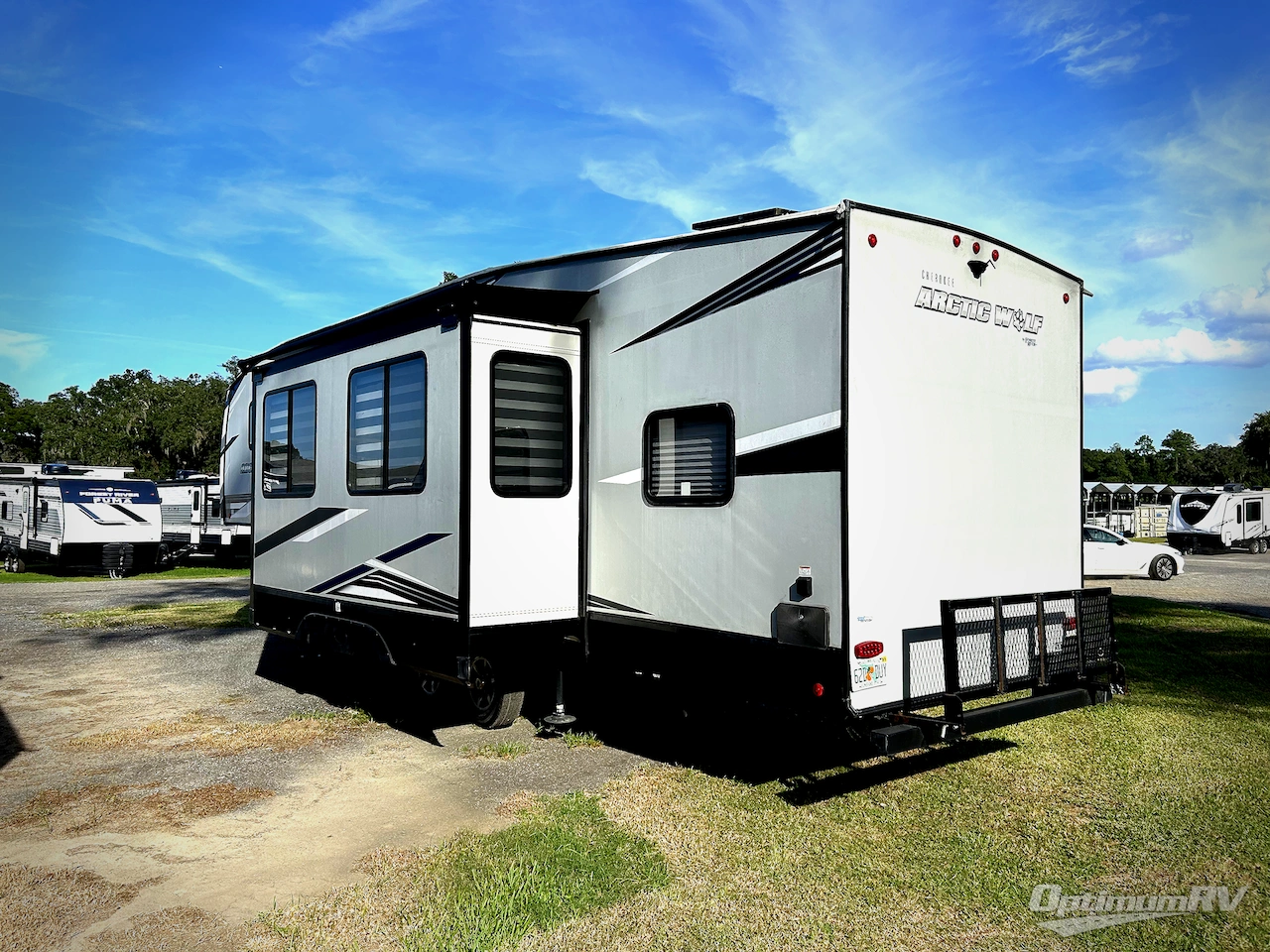 2022 Forest River Cherokee Arctic Wolf 287BH Photo 3