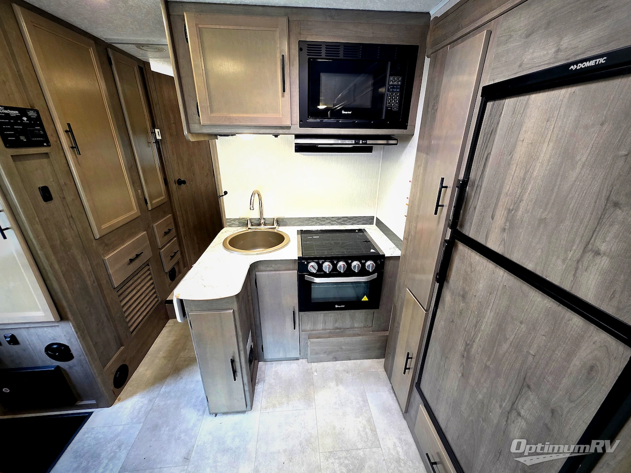 2020 Coachmen Freelander 26DS Chevy 4500 Photo 10