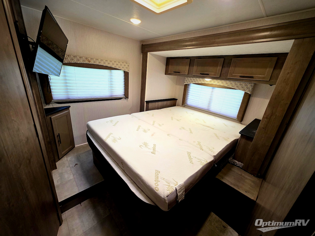 2020 Coachmen Freelander 26DS Chevy 4500 Photo 14