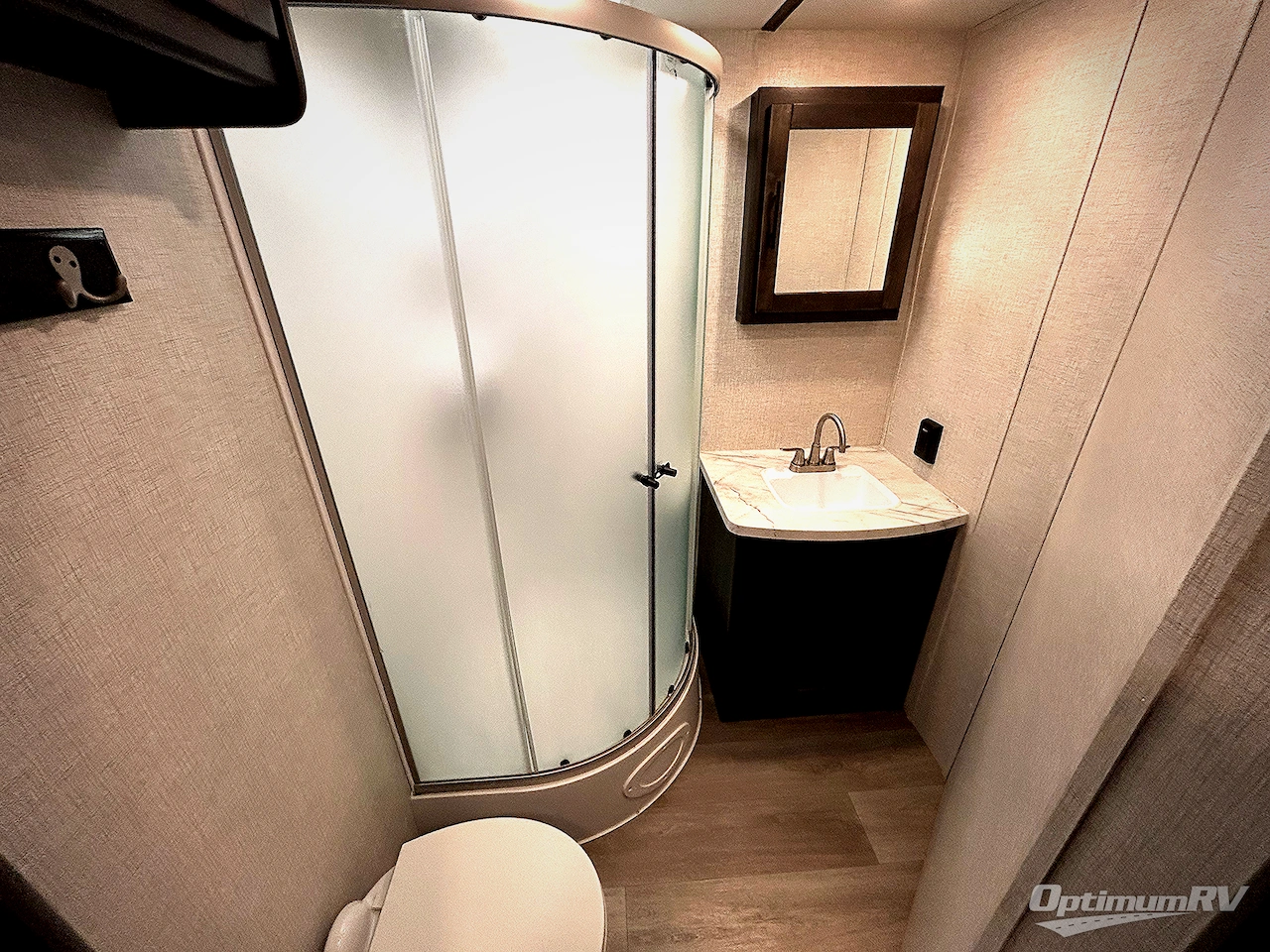 2021 CrossRoads Cruiser Aire CR33BHB Photo 9