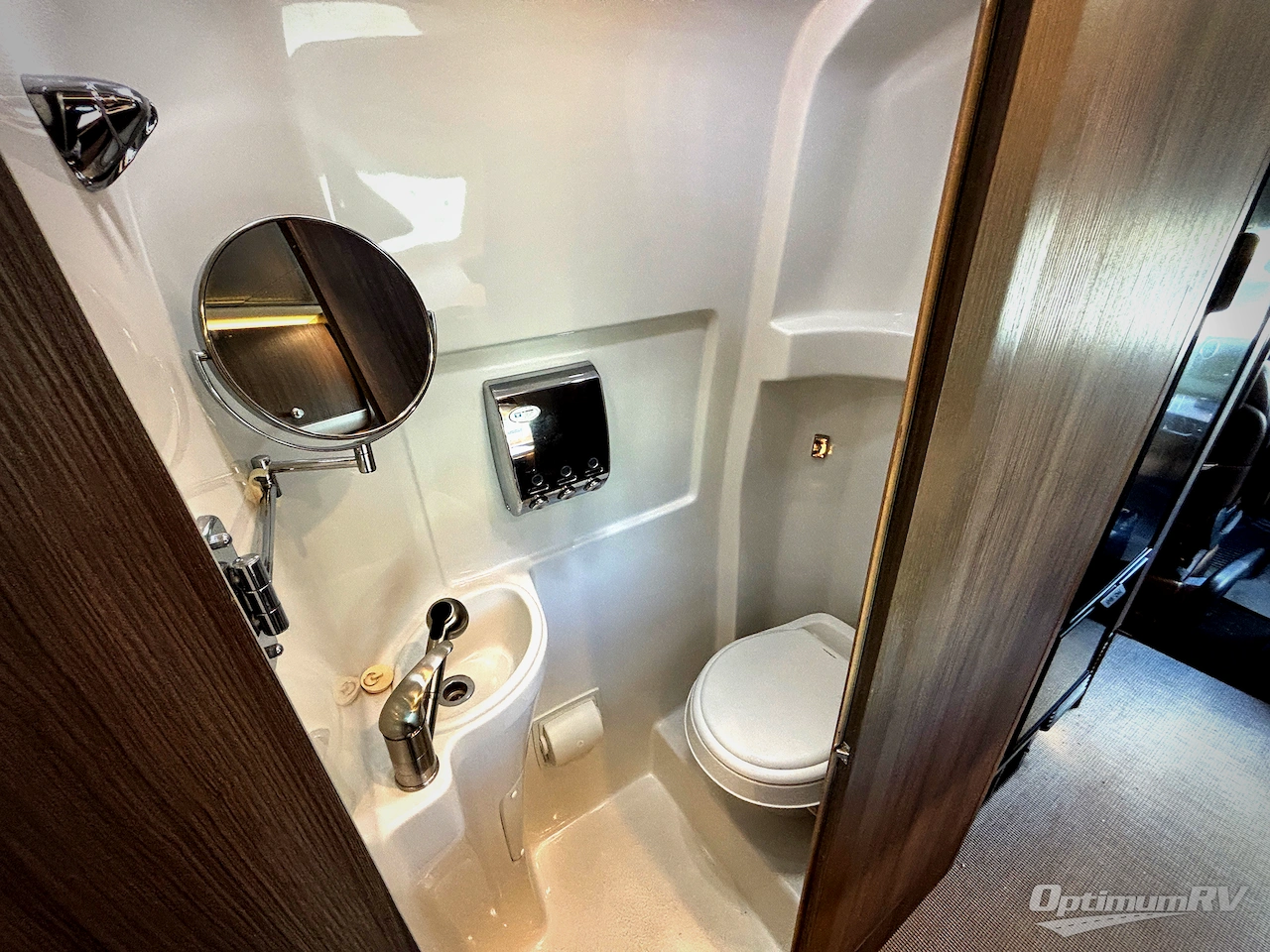 2020 Airstream Interstate Grand Tour EXT Std. Model Photo 11