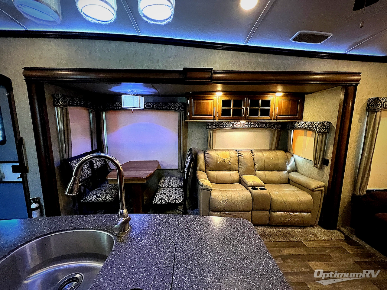 2017 Keystone Montana 3721RL Photo 10