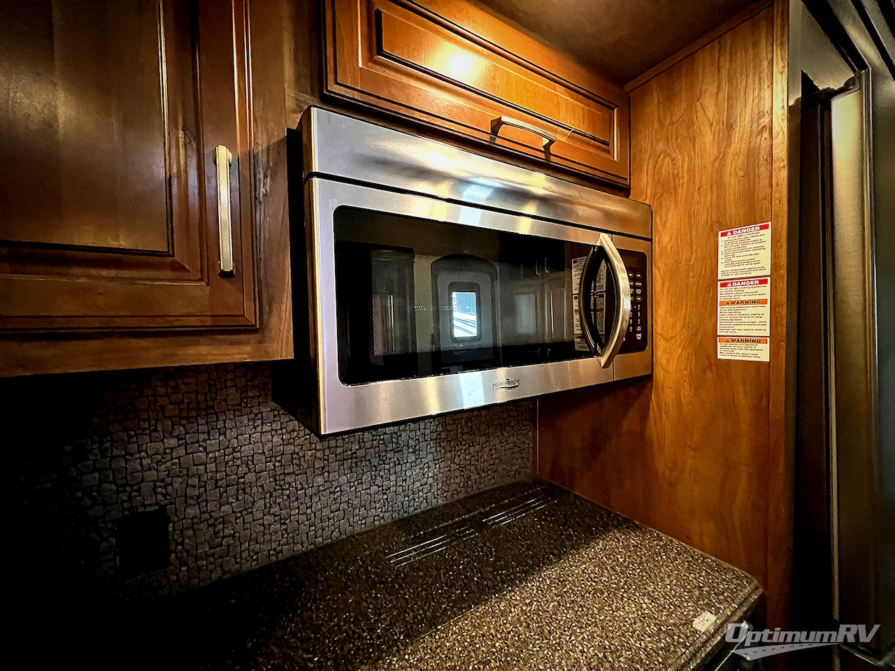 2017 Keystone Montana 3721RL Photo 6