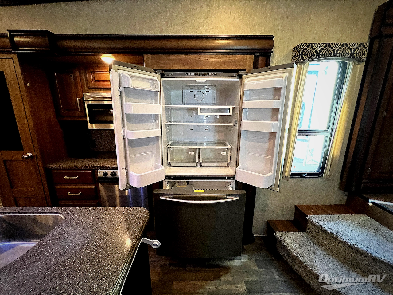 2017 Keystone Montana 3721RL Photo 8