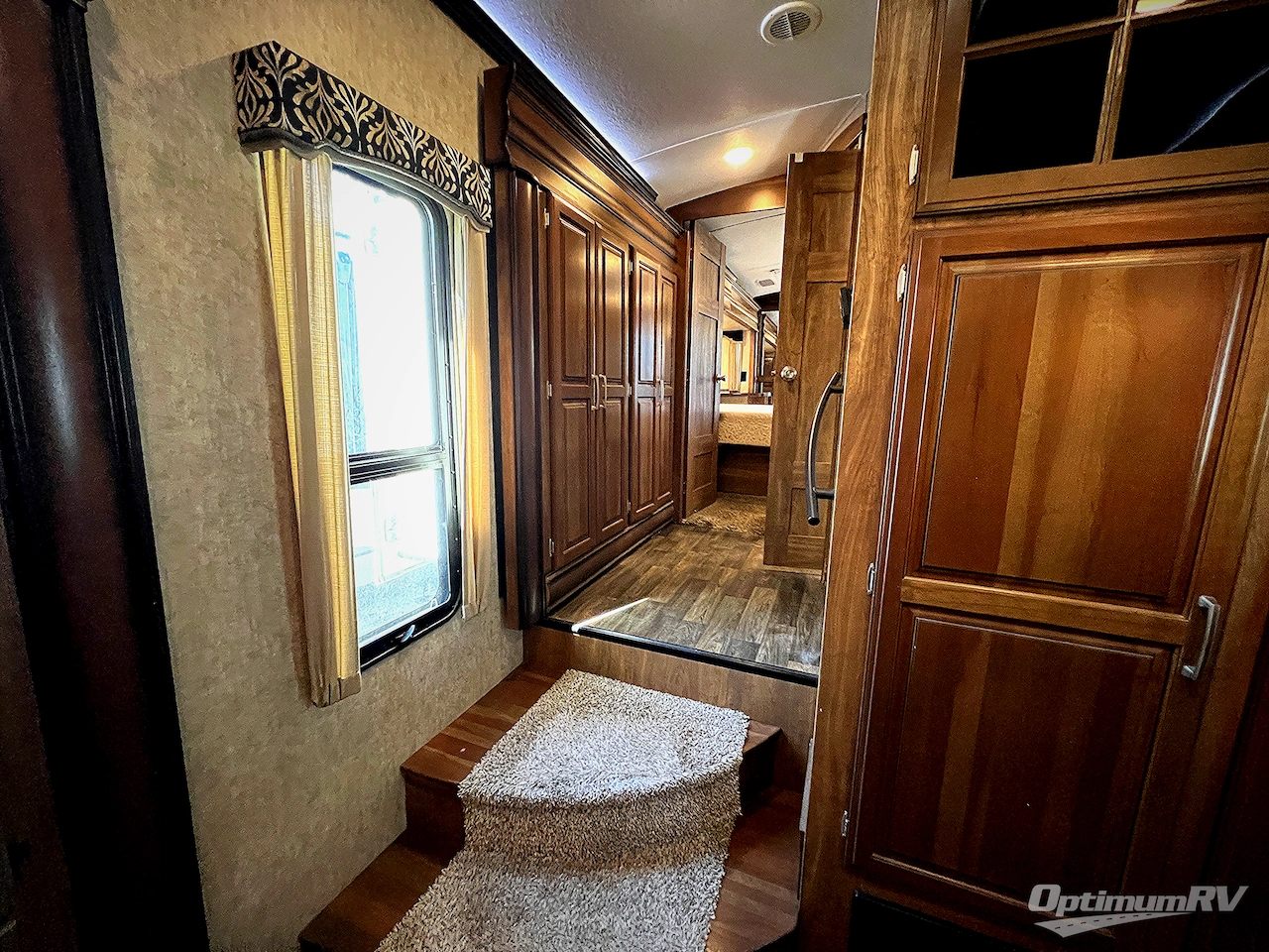 2017 Keystone Montana 3721RL Photo 13