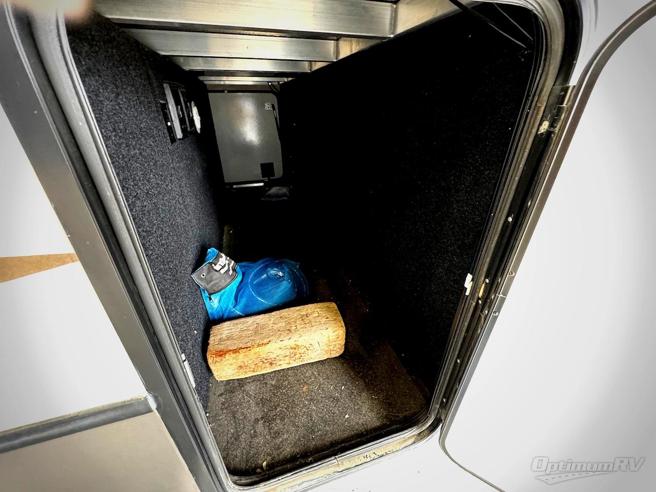 2018 Keystone Montana 3730FL Photo 2