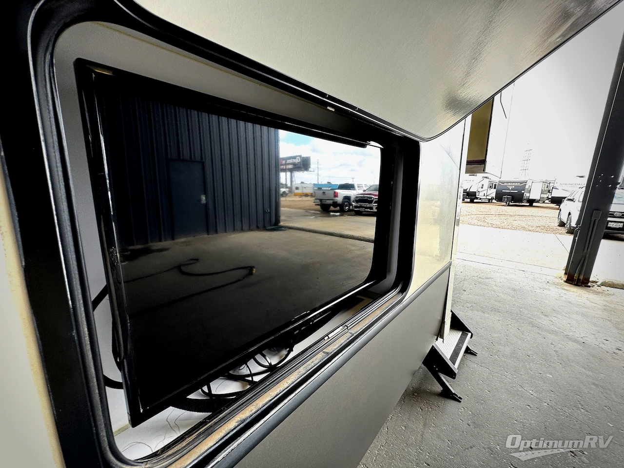 2018 Keystone Montana 3730FL Photo 3