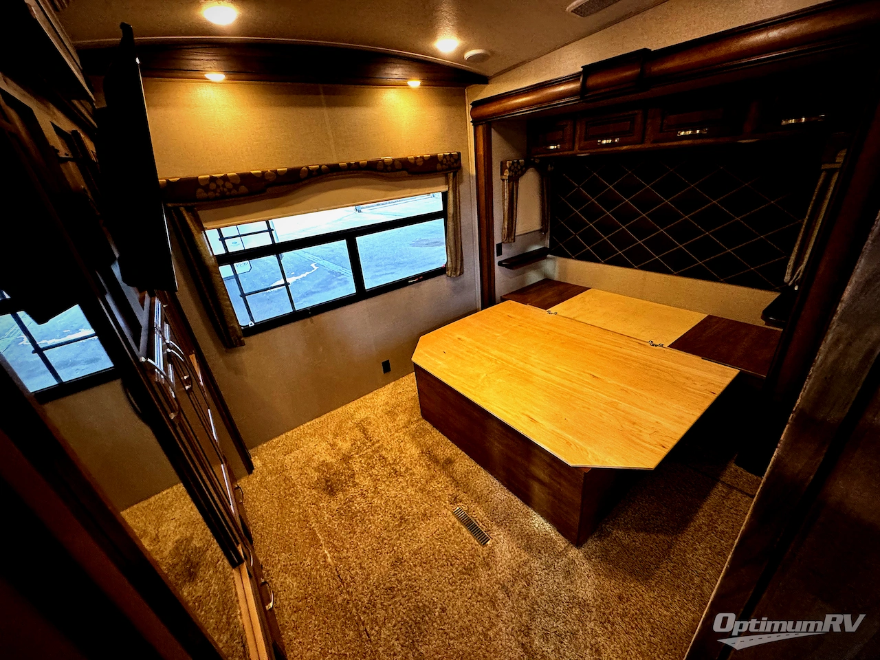 2018 Keystone Montana 3730FL Photo 5