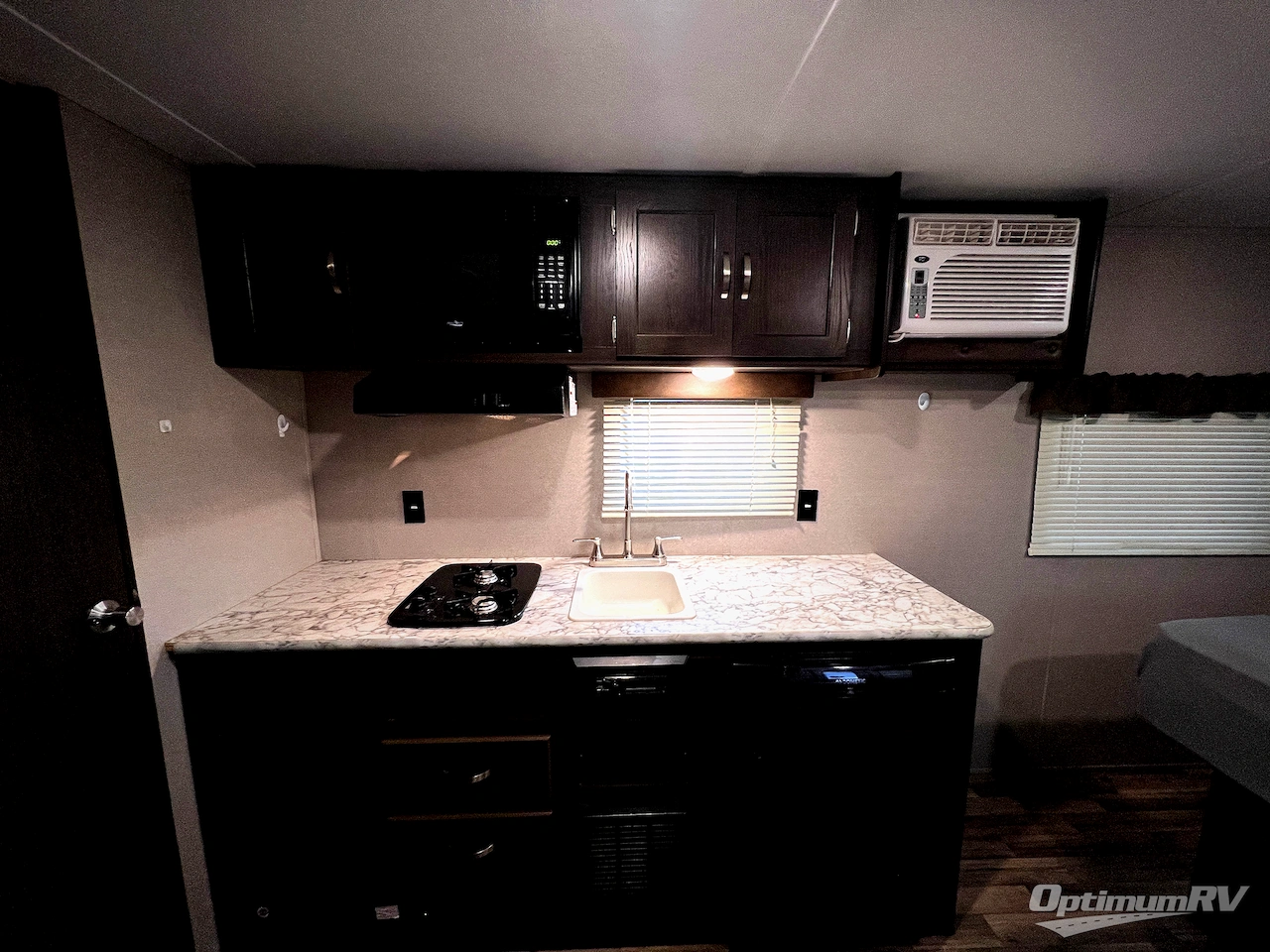 2019 Keystone Springdale Mini 1700FQ Photo 9