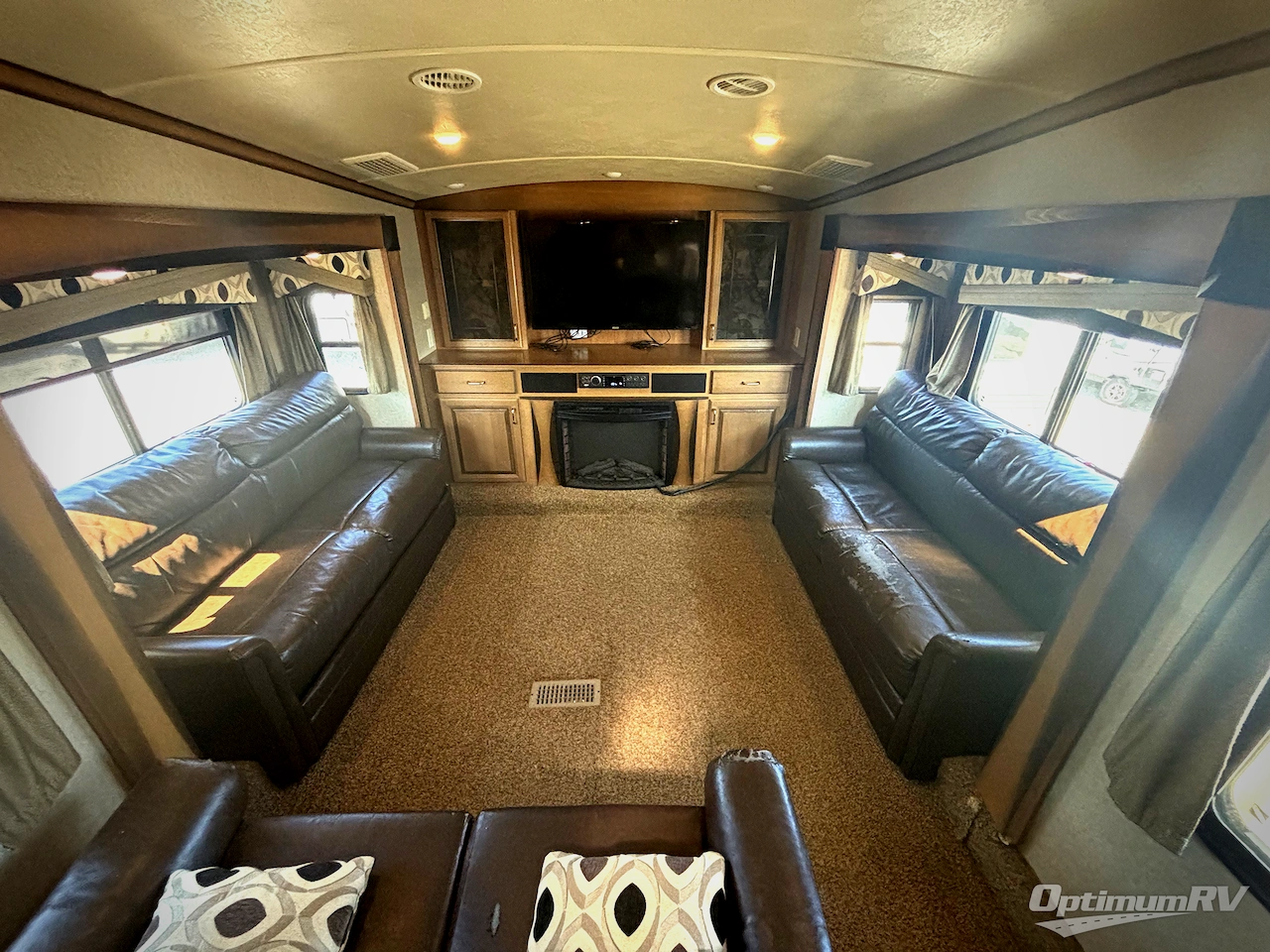 2016 Forest River Cedar Creek Hathaway Edition 38FL6 Photo 5