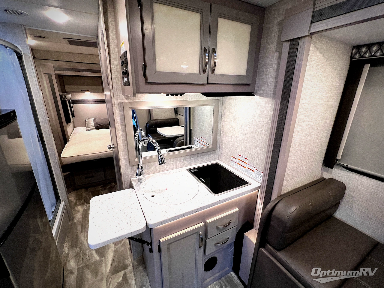 2022 Thor Quantum Sprinter DS24 Photo 24