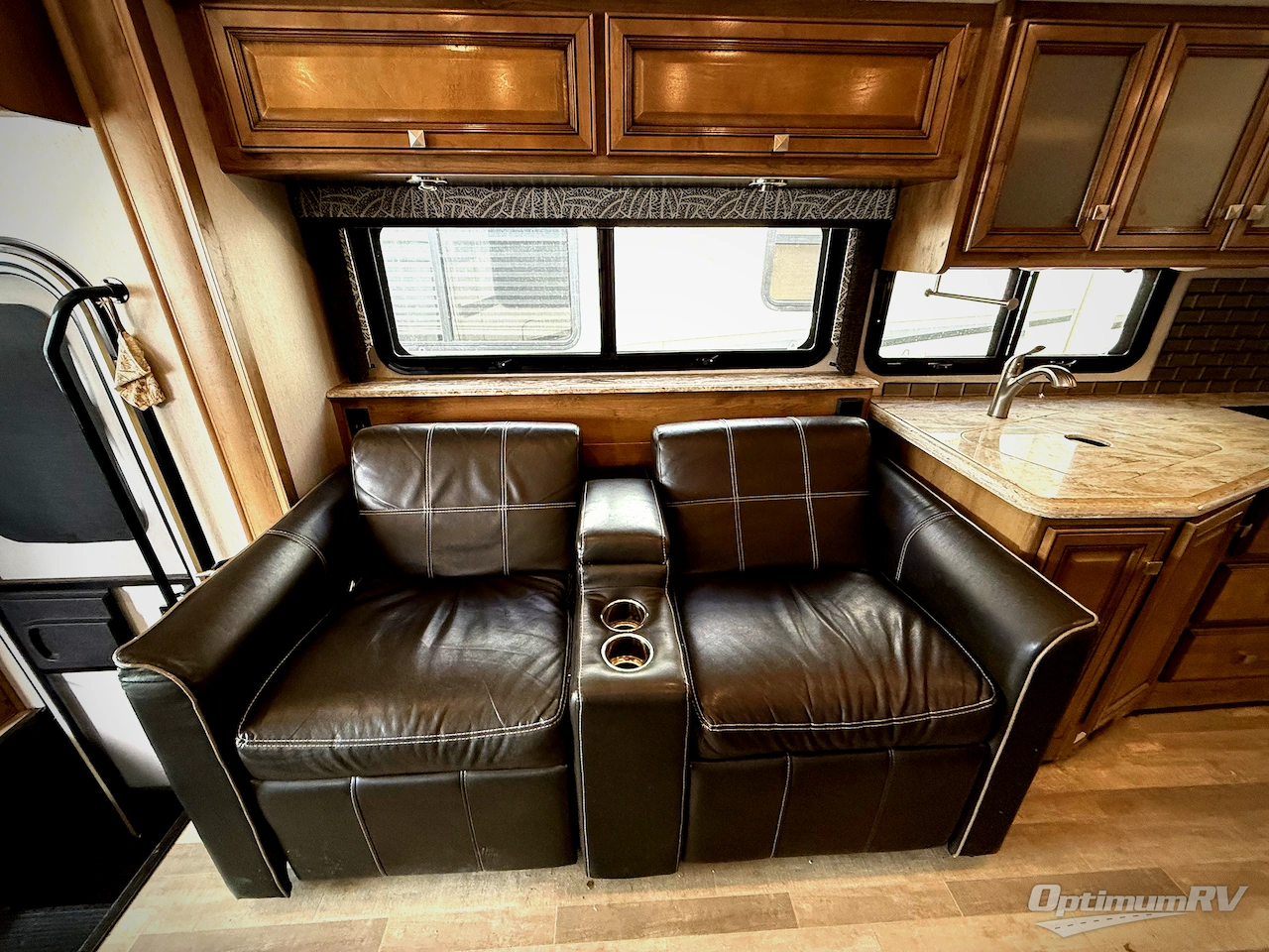 2020 Holiday Rambler Admiral 35R Photo 10