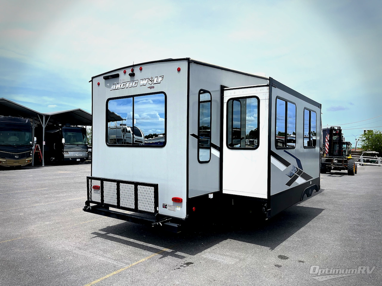2023 Forest River Cherokee Arctic Wolf 291RL Photo 3